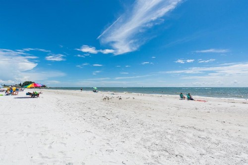 200 Beach Place Condos - image 3