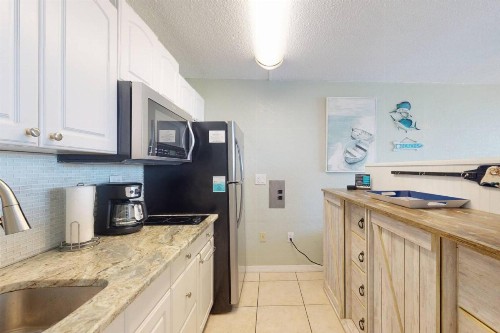 421 - Island Inn - image 21