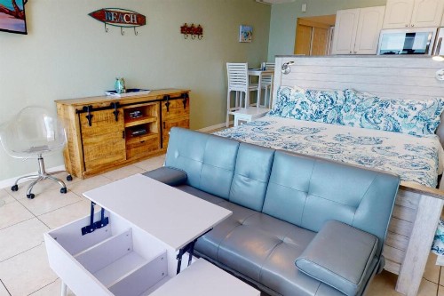 421 - Island Inn - image 23