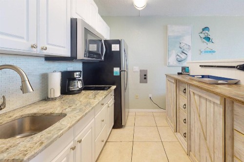 421 - Island Inn - image 24