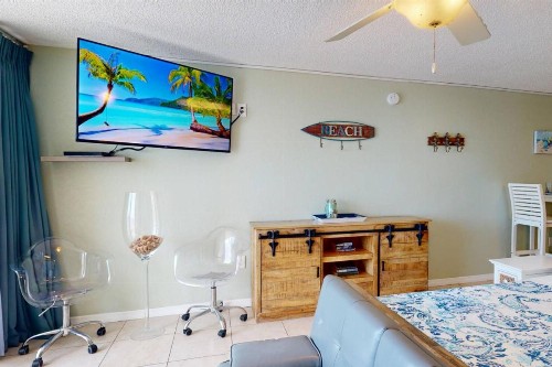 421 - Island Inn - image 27