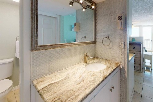 421 - Island Inn - image 28