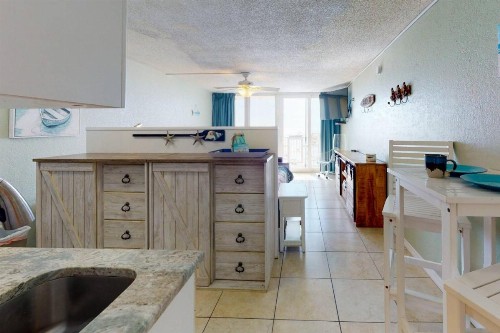 421 - Island Inn - image 3