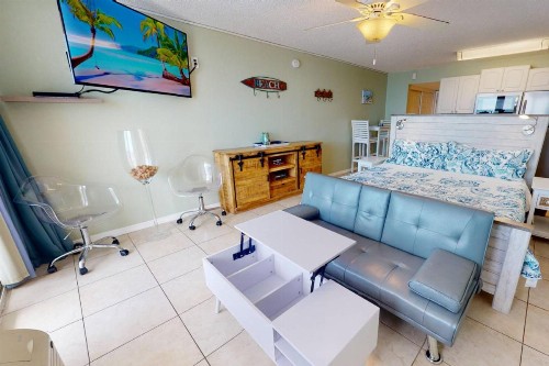 421 - Island Inn - image 38