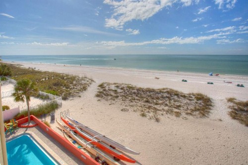421 - Island Inn - image 39