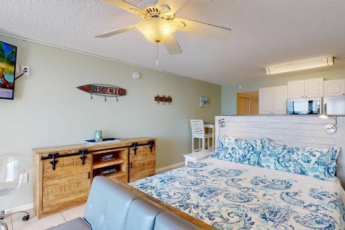 421 - Island Inn - image 41