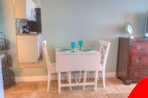323 - Island Inn - image 2