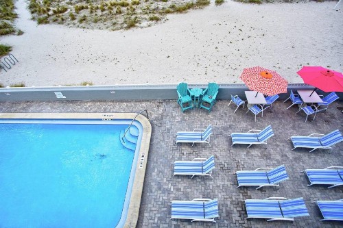 323 - Island Inn - image 27