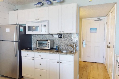 323 - Island Inn - image 29