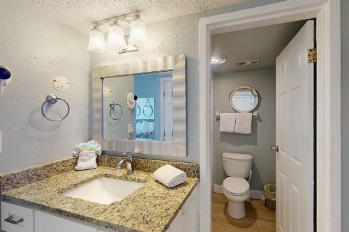 323 - Island Inn - image 30