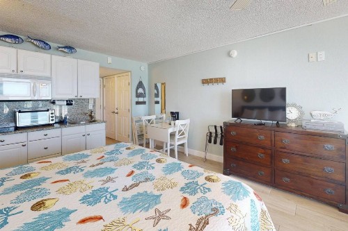 323 - Island Inn - image 36