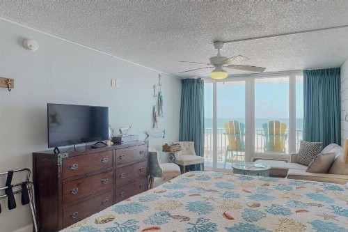 323 - Island Inn - image 37