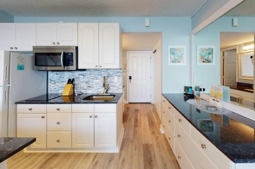 319 - Island Inn - image 13