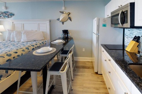 319 - Island Inn - image 36