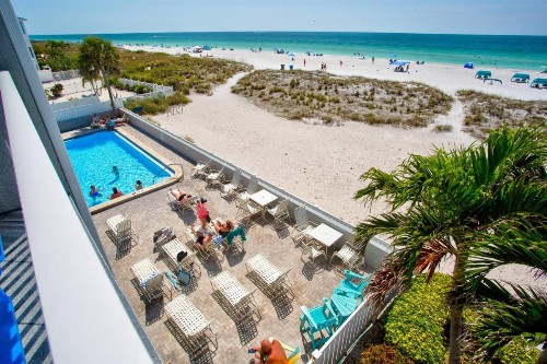 319 - Island Inn - image 39