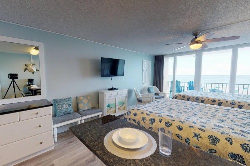 319 - Island Inn - image 43