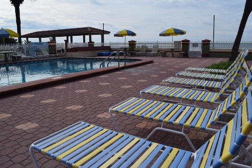 Sails Resort Motel - image 5