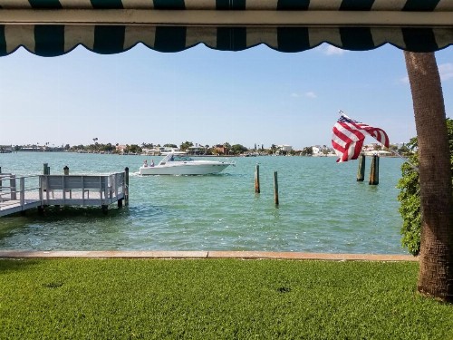 New Listing! Waterfront Condo With Dock & Pool Condo