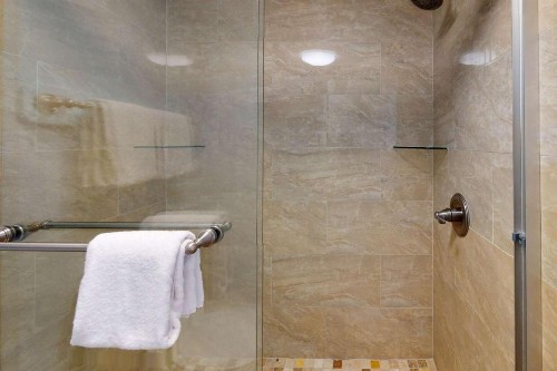 609 - Island Inn - image 15