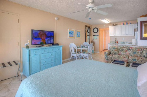 409 - Island Inn - image 11