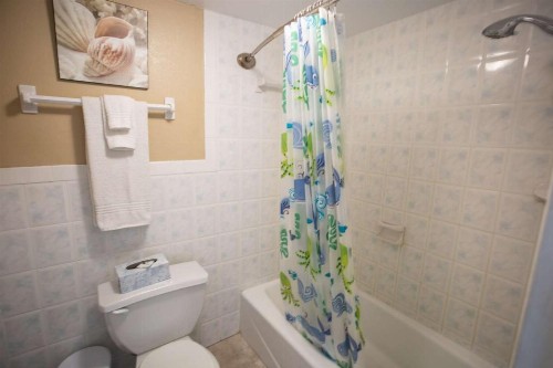 409 - Island Inn - image 17