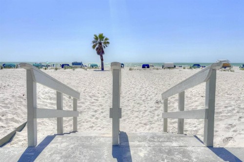 409 - Island Inn - image 30