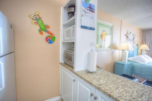 409 - Island Inn - image 9