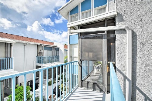 Madeira Beach Yacht Club Condo Walk to Shops! - image 10