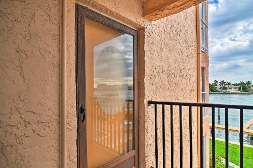 Colorful Bungalow with Pool Less Than 2Mi to Upham Beach! - image 10