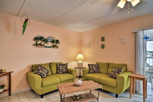Colorful Bungalow with Pool Less Than 2Mi to Upham Beach! - image 11