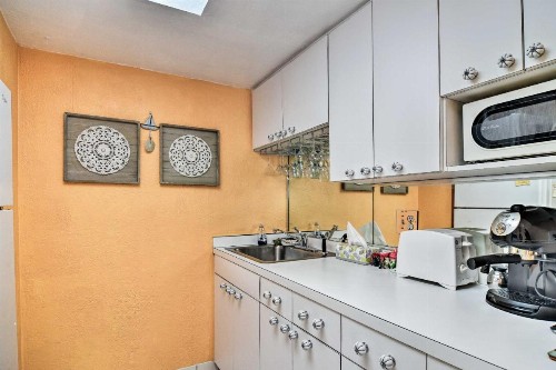 Colorful Bungalow with Pool Less Than 2Mi to Upham Beach! - image 7