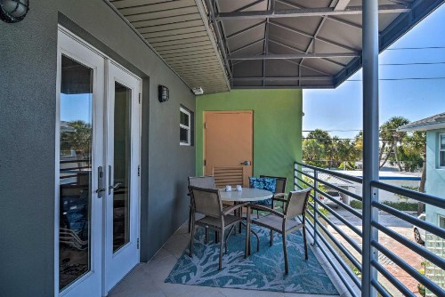 St Pete Couples Retreat at Beachfront Condo