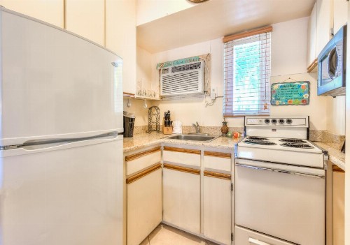 Tropic Terrace #8 - Beachfront Rental condo - image 3