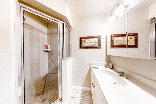 Coconut Villas Beach Bungalow - image 9
