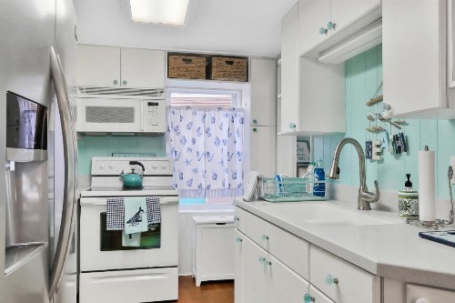 Sol Mate Beach Cottage - image 10