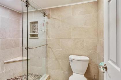 Villa Madeira 405 Updated beach front walk to Johns Pass - image 12
