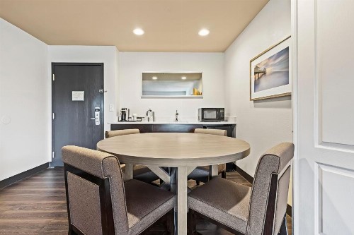 Holiday Inn - St. Petersburg West an IHG Hotel - image 10
