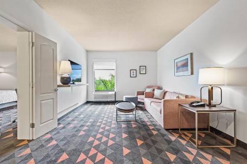 Holiday Inn - St. Petersburg West an IHG Hotel - image 8