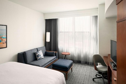Courtyard by Marriott St. Petersburg Downtown - image 7