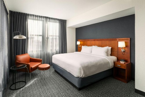 Courtyard by Marriott St. Petersburg Downtown - image 8