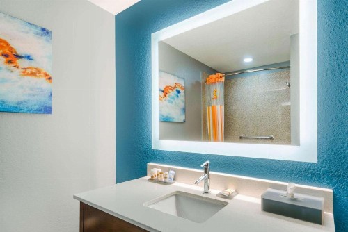 La Quinta by Wyndham St. Petersburg Northeast *Newly Renovated - image 26
