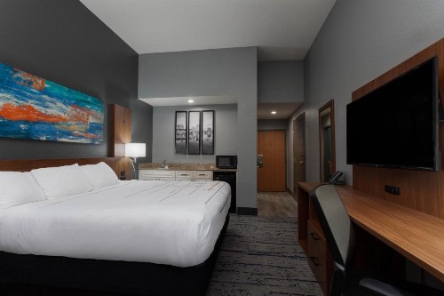 La Quinta by Wyndham St. Petersburg Northeast *Newly Renovated - image 28