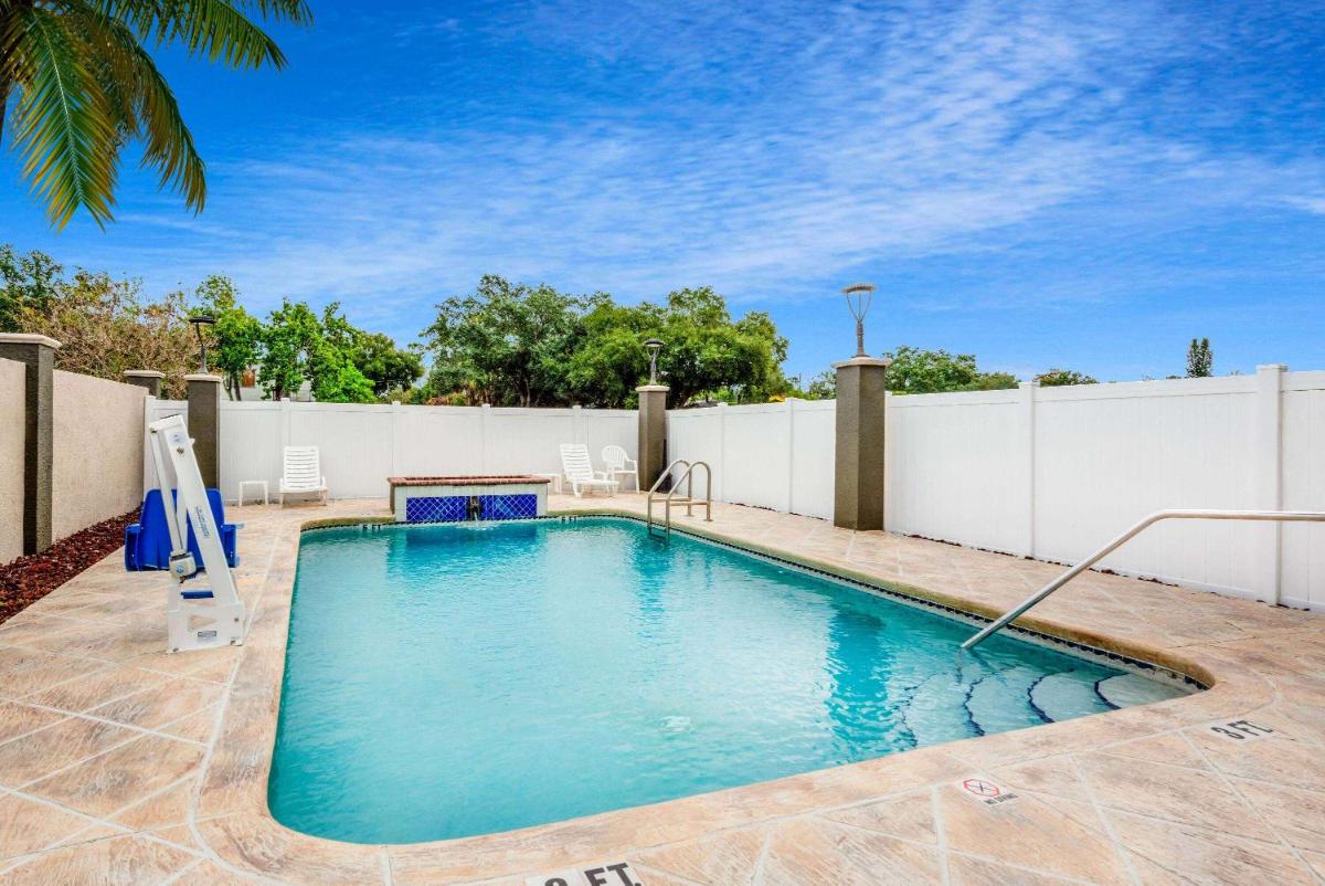 La Quinta by Wyndham St. Petersburg Northeast *Newly Renovated - image 5