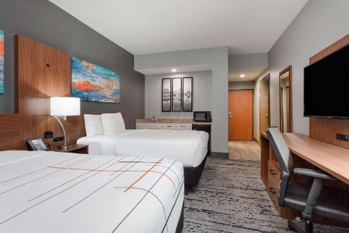 La Quinta by Wyndham St. Petersburg Northeast *Newly Renovated - image 9