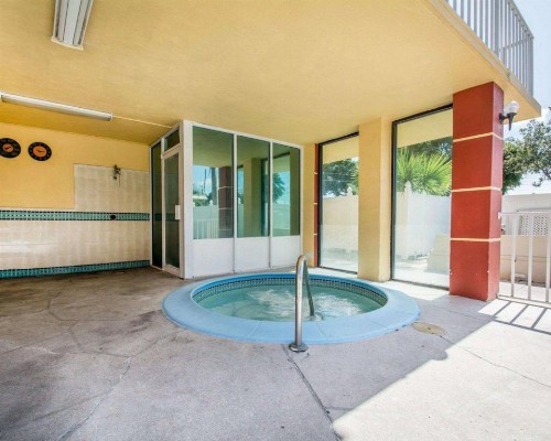 Quality Inn & Suites At Tropicana Field - image 13