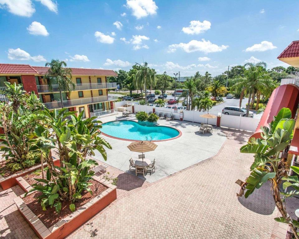 Quality Inn & Suites At Tropicana Field - image 2