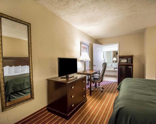 Quality Inn & Suites At Tropicana Field - image 34