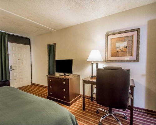 Quality Inn & Suites At Tropicana Field - image 35
