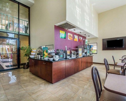 Quality Inn & Suites At Tropicana Field - image 4