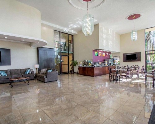 Quality Inn & Suites At Tropicana Field - image 5